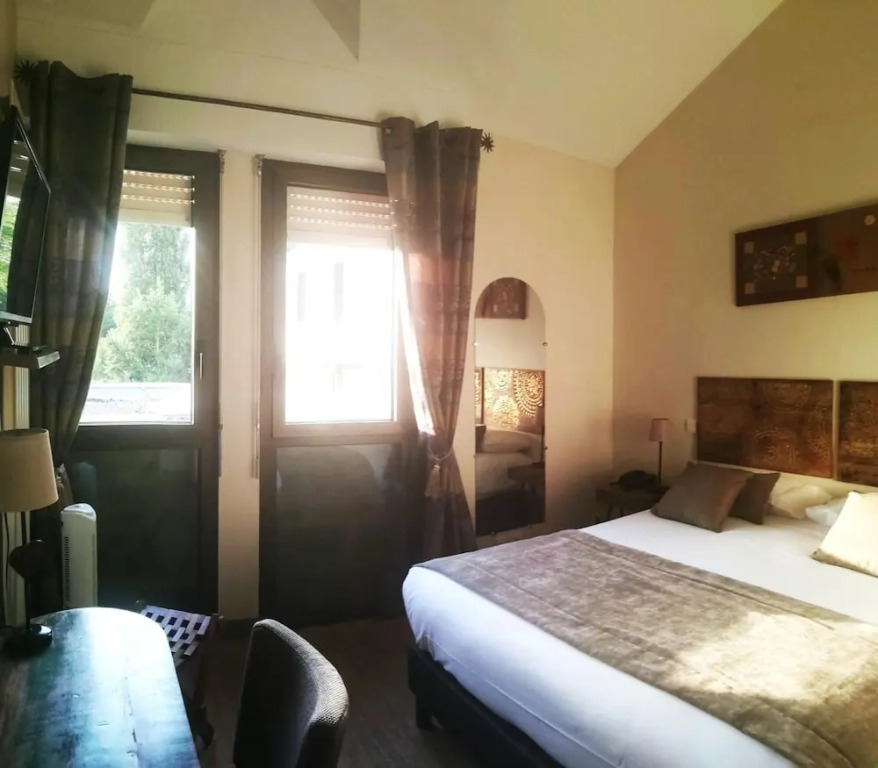 Logis Hotel Restaurant lOrée Des Bois