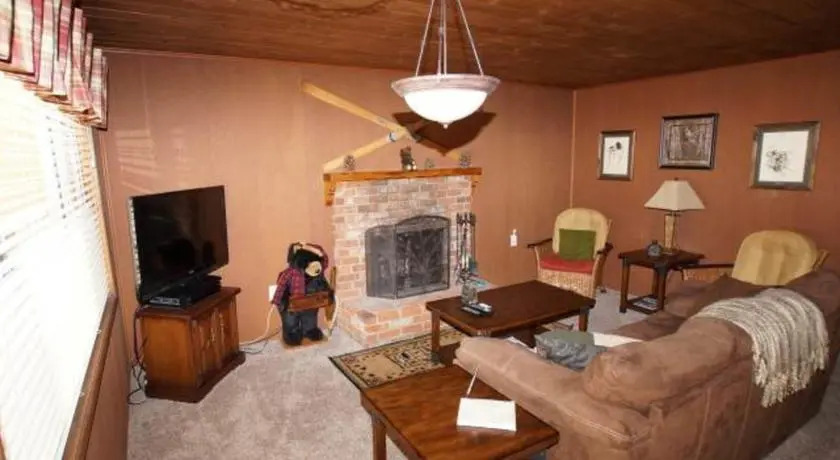 RedAwning Bear Hut