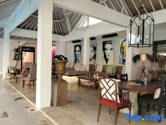 Villa Anh Yeu - 6 BR in Seminyak with Free breakfast & Airport Pick up service