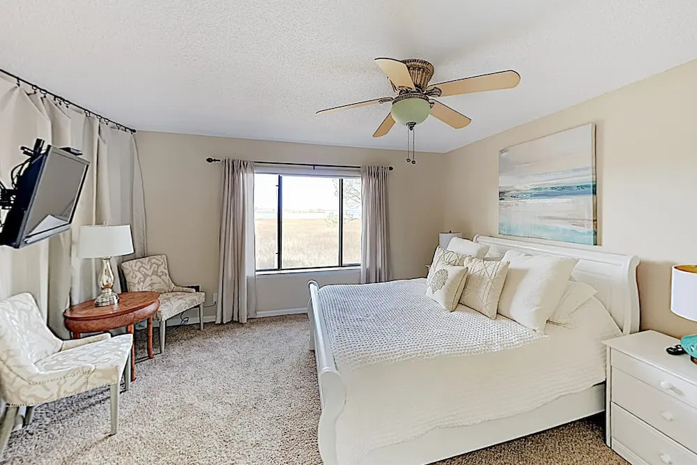 New Listing! Luxe Resort W/ Bay View & Pools 3 Bedroom Condo