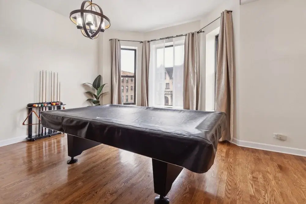 Spacious 4BR Condo Pool Table Near McCormick