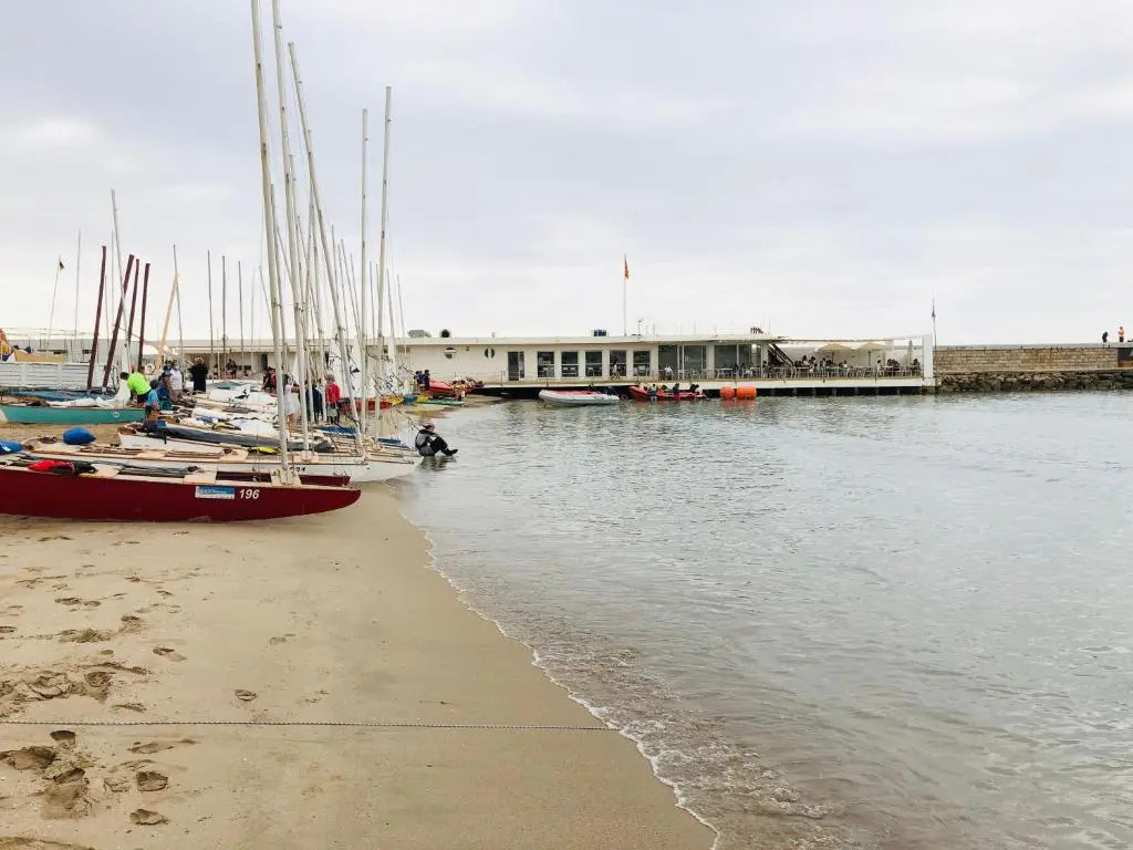 Newly Renovated Beachfront Apartment Ideally Located in Penelope