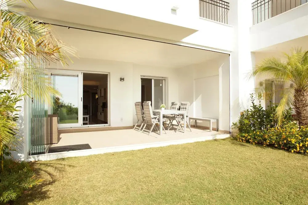 Snug apartment with garden