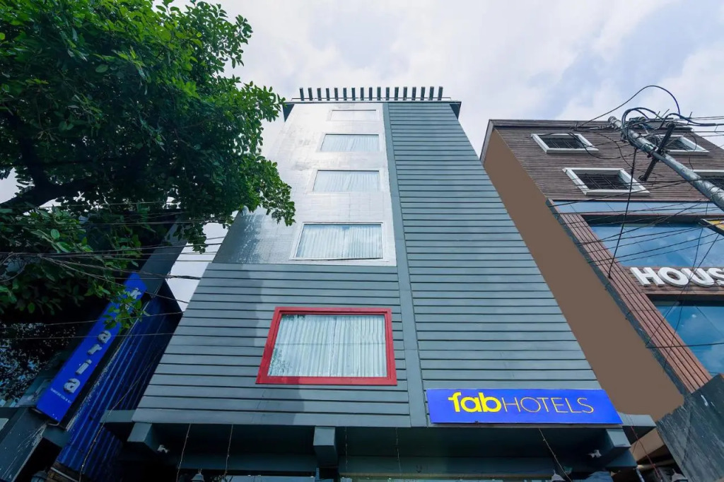 FabHotel Seventy Seven
