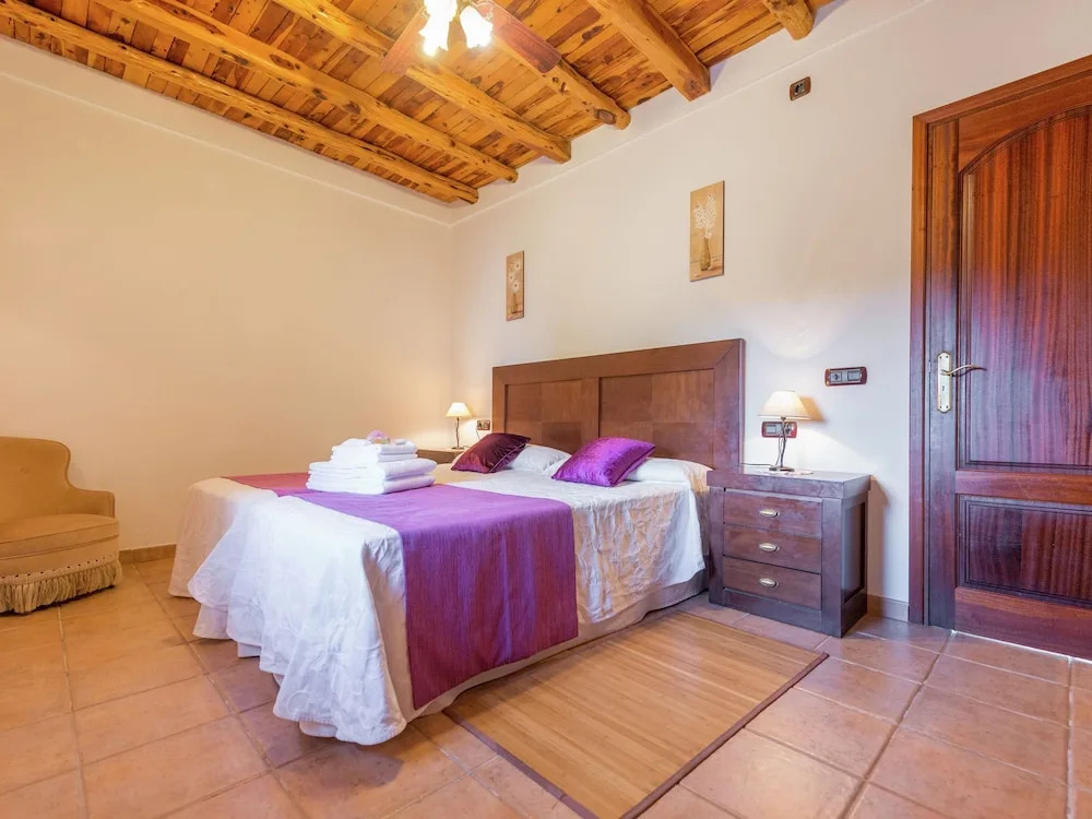 Authentic Finca with Swimming Pool & Hot Tub near Beach