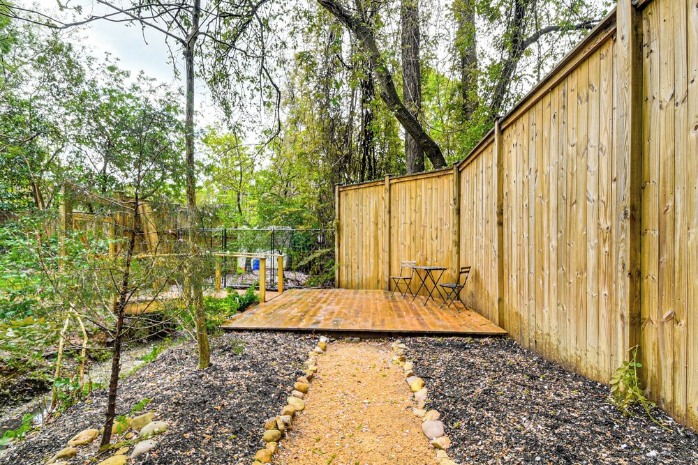 Renovated Carrboro House With Deck & Fire Pit!