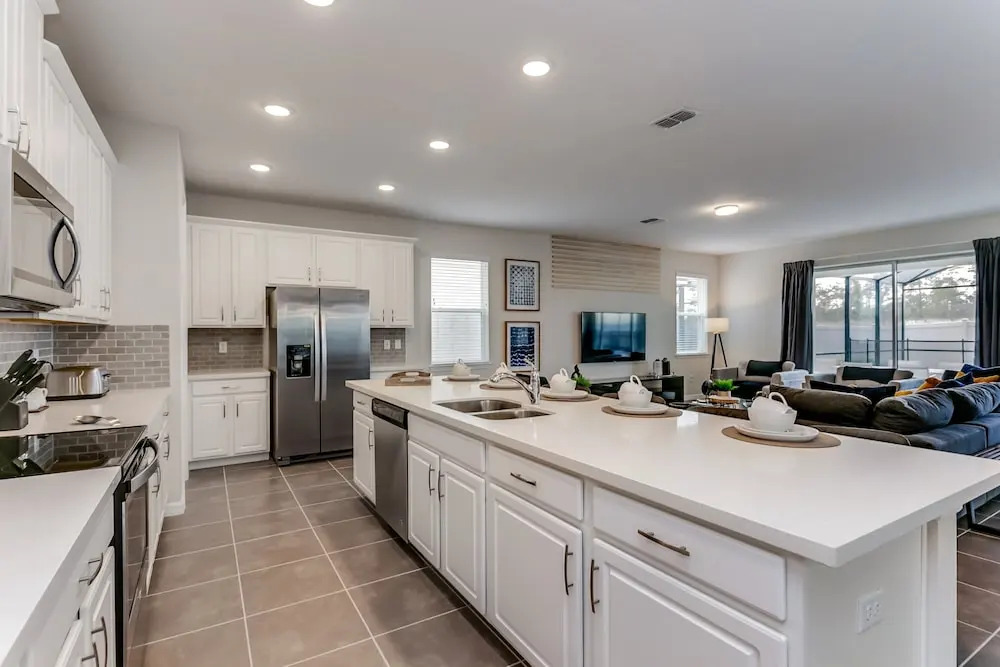 9 BD 6.5 BH With Game Room and Pool