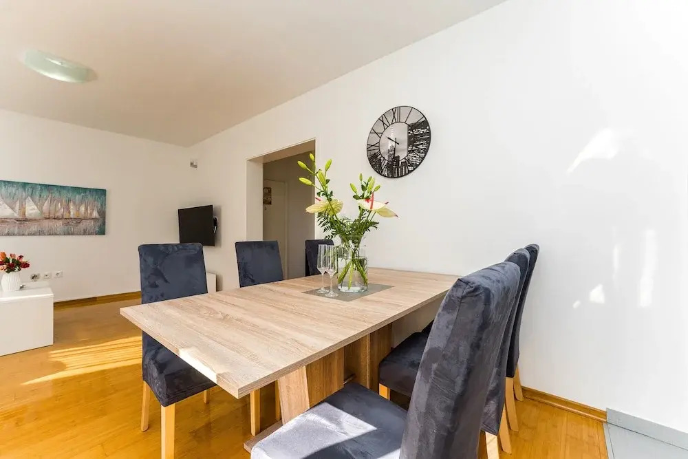 Summer Breeze Pool Apartments