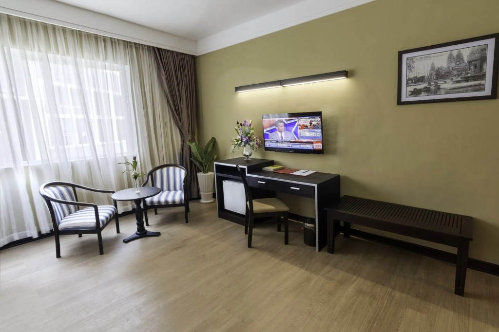 Paradise Hotel