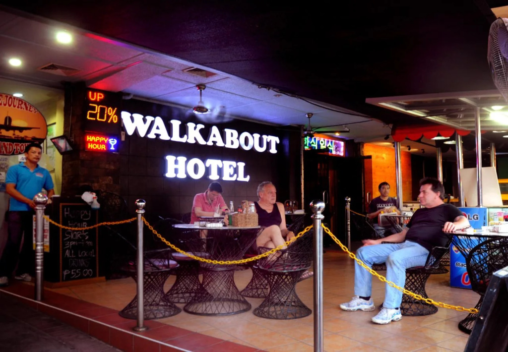 Walk About Hotel
