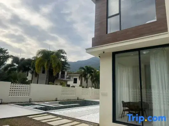 Xile Holiday Villa (Hailing Island Poly Yintan Branch)