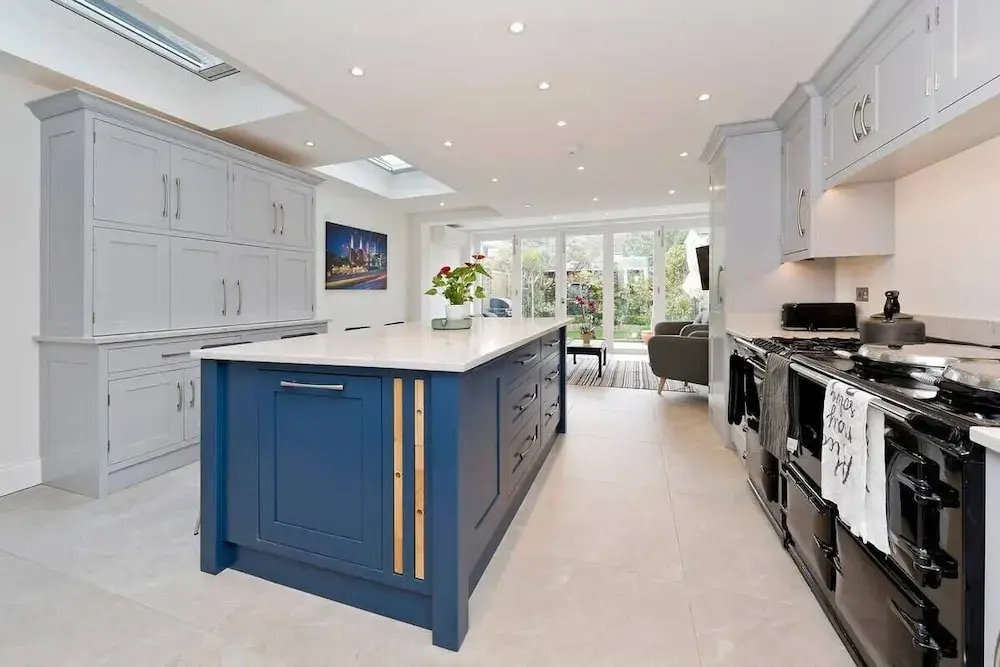 Spacious 4 Bed House, Battersea