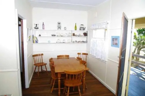 Lorikeet Retreat, 11 Hodgson Street