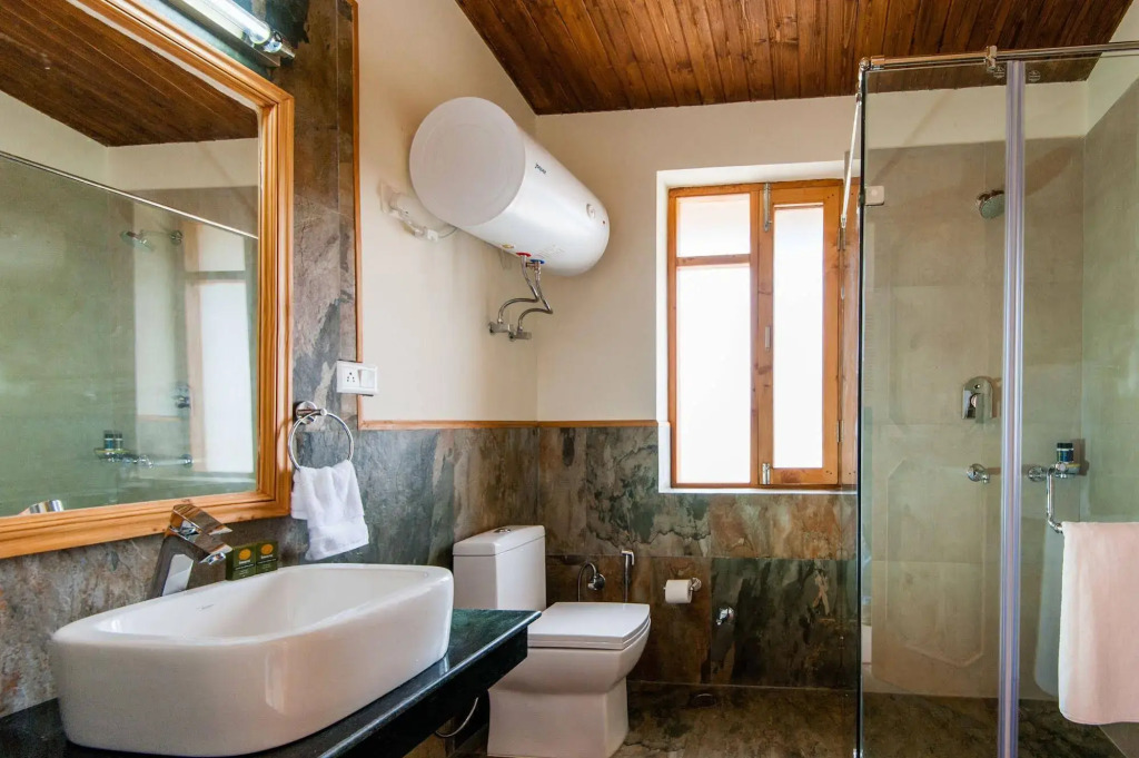 Larisa Resort Manali