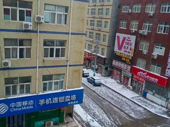 Xinzheng 1314 Theme Hotel (Henan Engineering College)