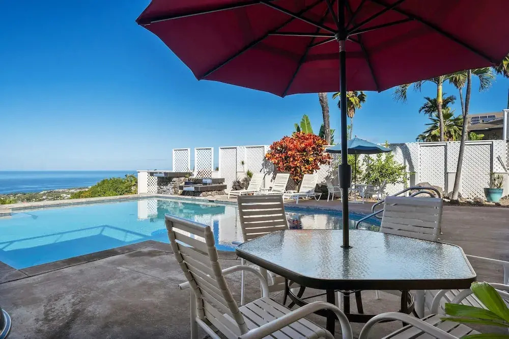 Kona Wa'a Paradise Getaway