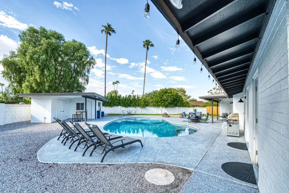 3BR Sleeps 8 Pool Putting Green BQQ Large Island!