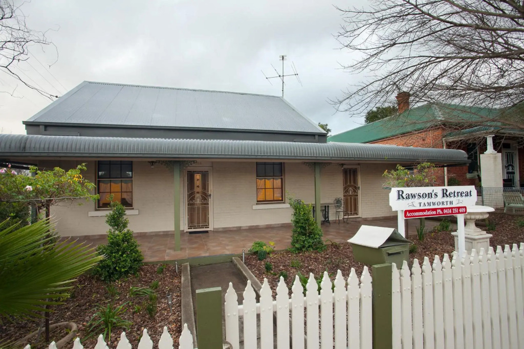 Rawson's Retreat - Five Bedroom Home - Walk CBD - Includes Breakfast