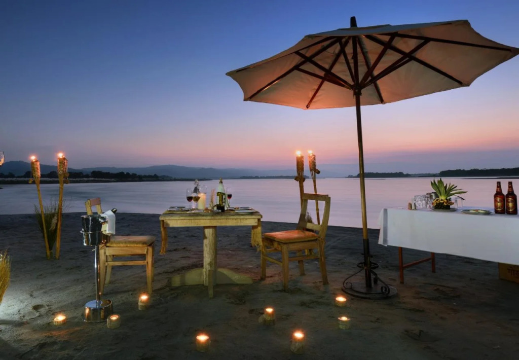 Barahi Jungle Lodge