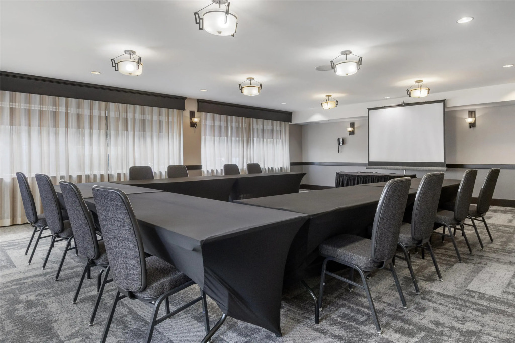 Best Western Plus Chocolate Lake Hotel - Halifax