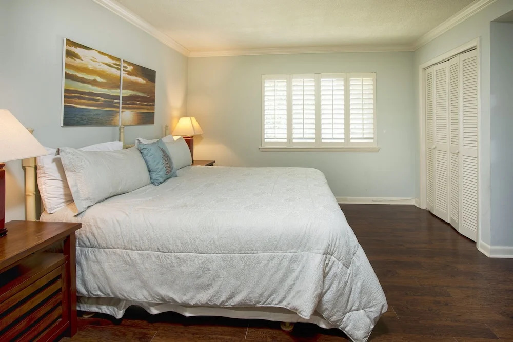 New Listing! Updated At Oceanfront Complex 2 Bedroom Condo