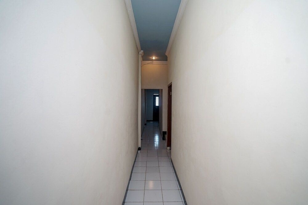 OYO 448 Hotel Central