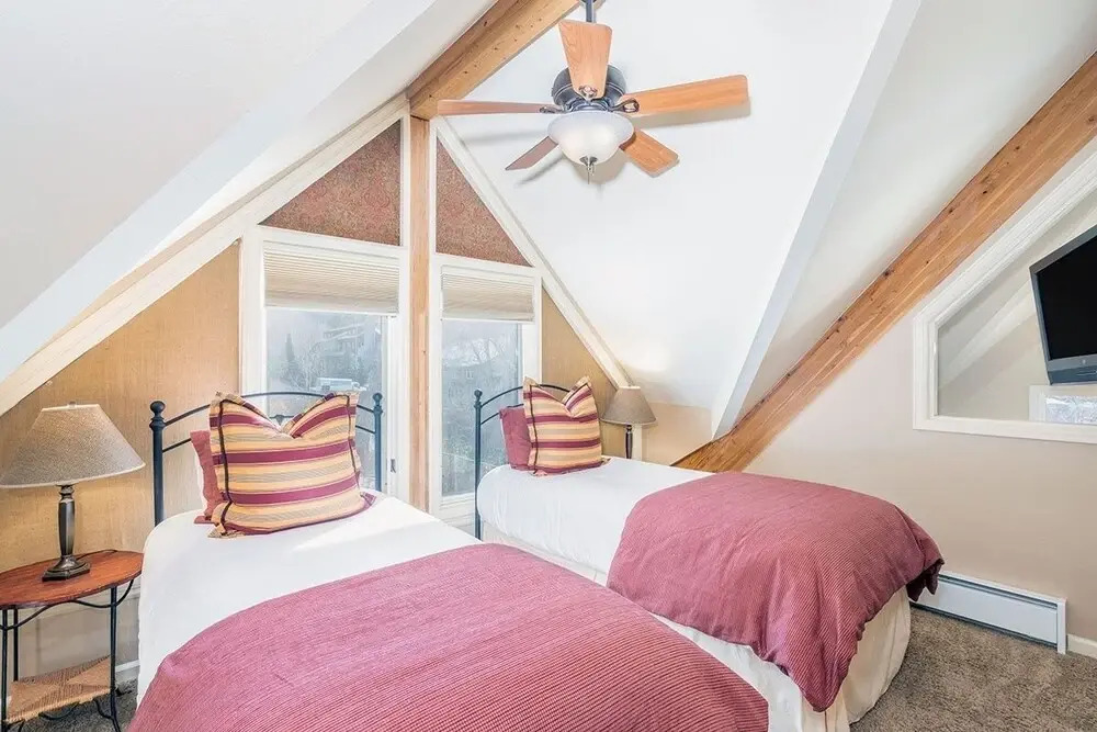 Giant Riverfront Deck W Grill, Tons Of Space @ Viking Lodge 100ab 4 Bedroom Condo by RedAwning