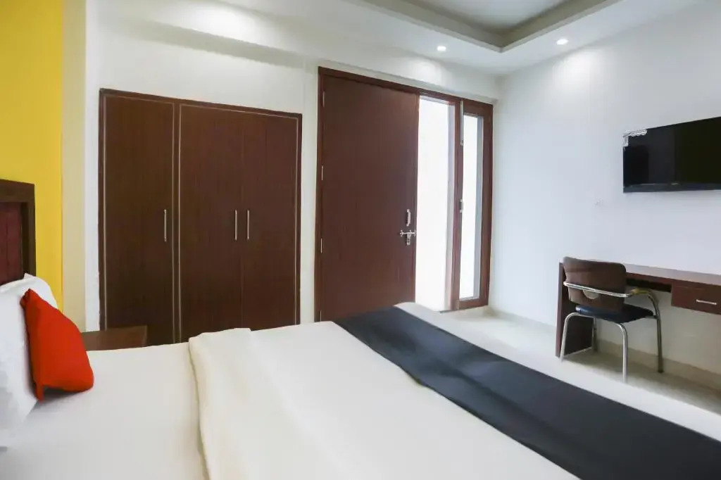 Hotel Sapphire by OYO Rooms