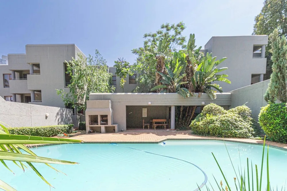 Sandton City 3 Bedroom Apartment With Balcony
