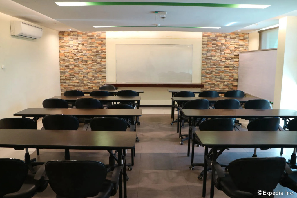 Go Hotels Plus Bacolod - Newly Renovated