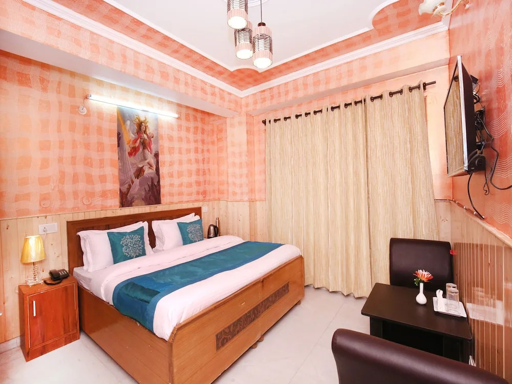 OYO 10411 Home Family Suite Panthaghati Shimla