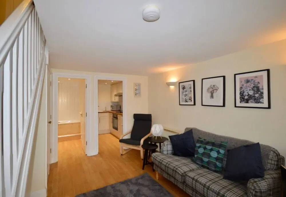 Cosy 2 Bedroom Bristol Home