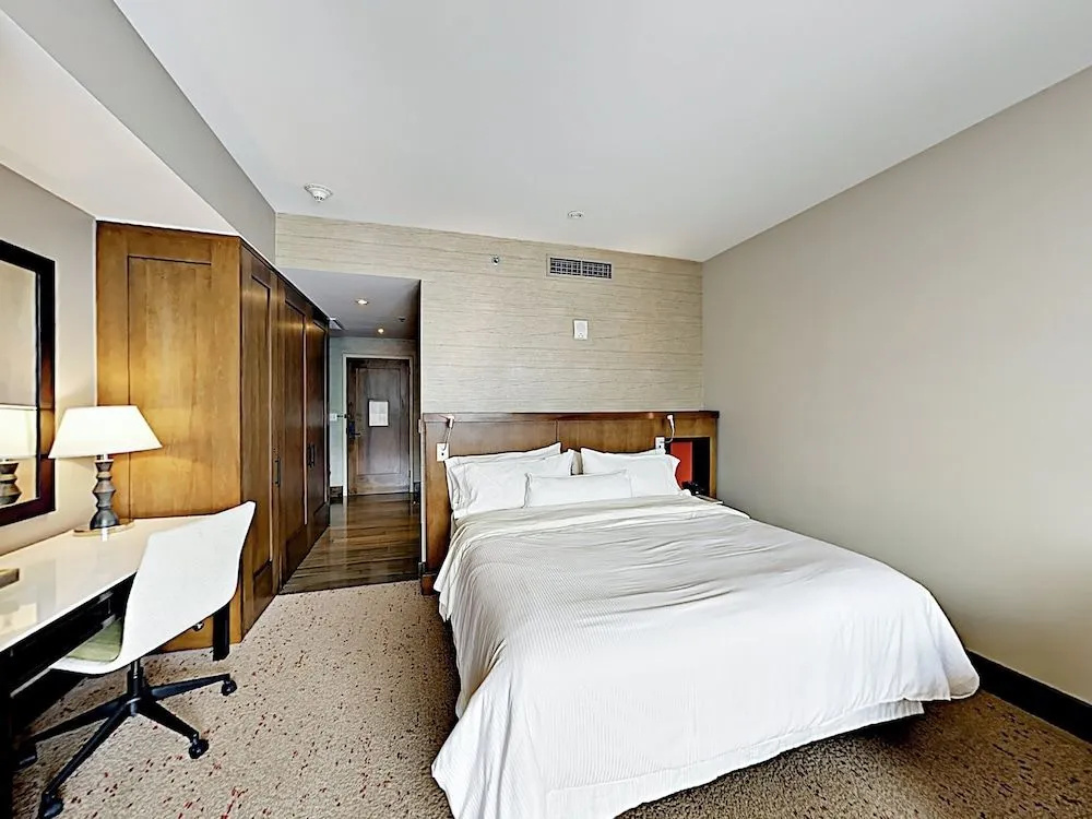 Riverfront Studio W/ Pool Studio Bedroom Hotel Room