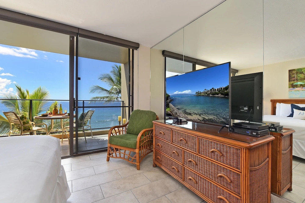 Mahana 602 Studio Bedroom 1 Bathroom Condo by Redawning