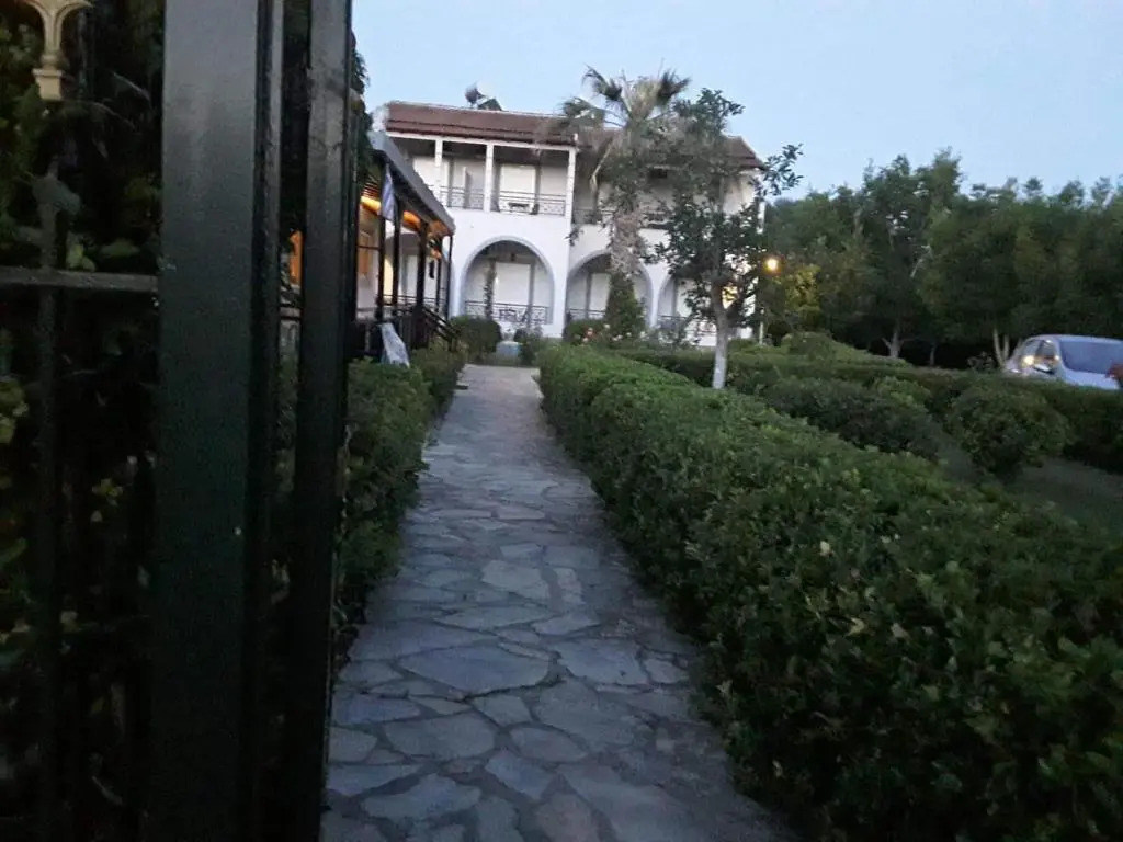 ARTEMIS Studios & Apartments Sidari