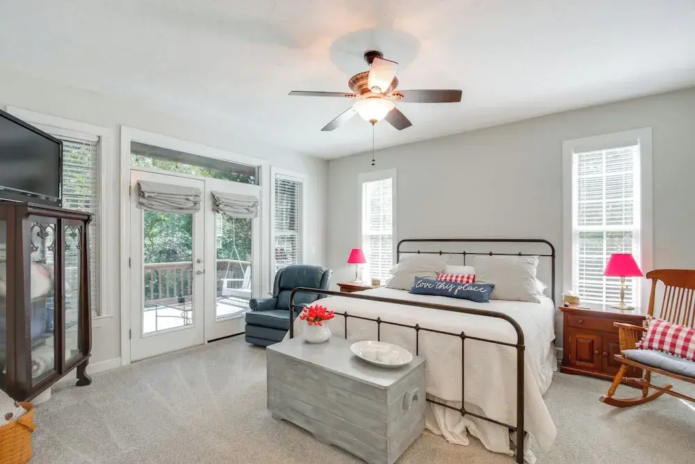 3 Mi to Pickwick Lake: Spacious Family Getaway