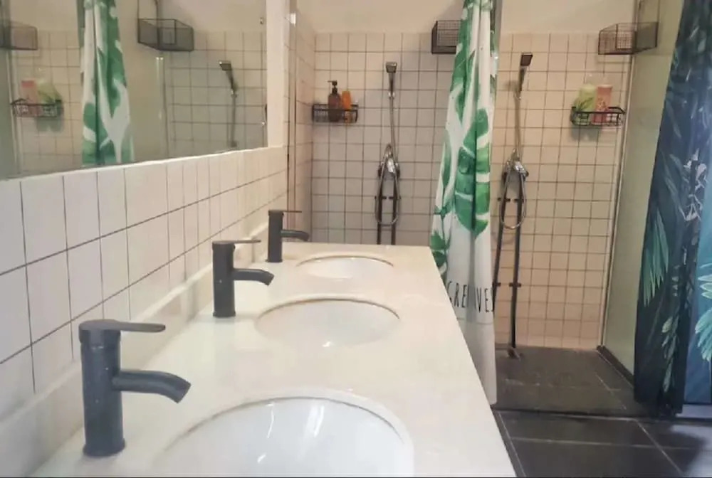 Houselet Hostel