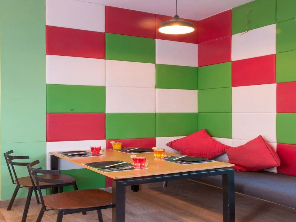 OYO Townhouse 022 Koregaon Park Pune