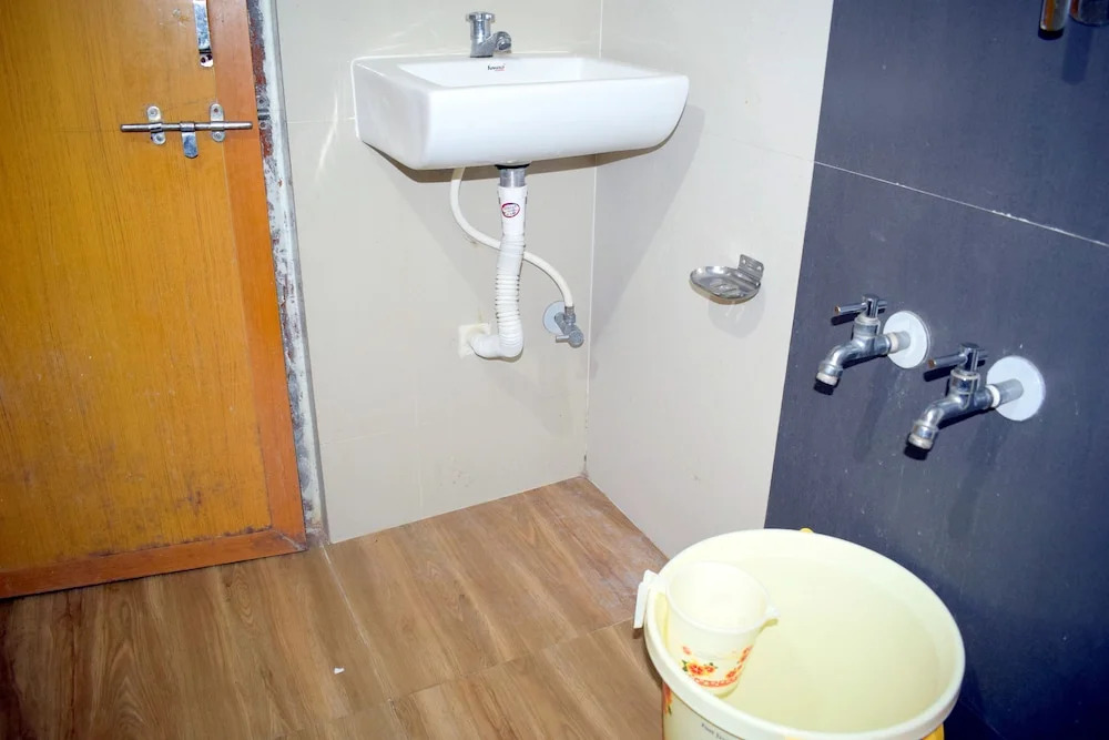 Manas Cottage Saputara