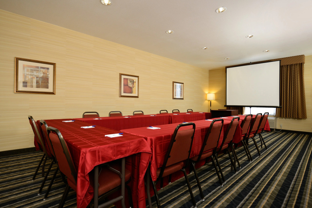 Holiday Inn Express Elk Grove West I-5 by IHG