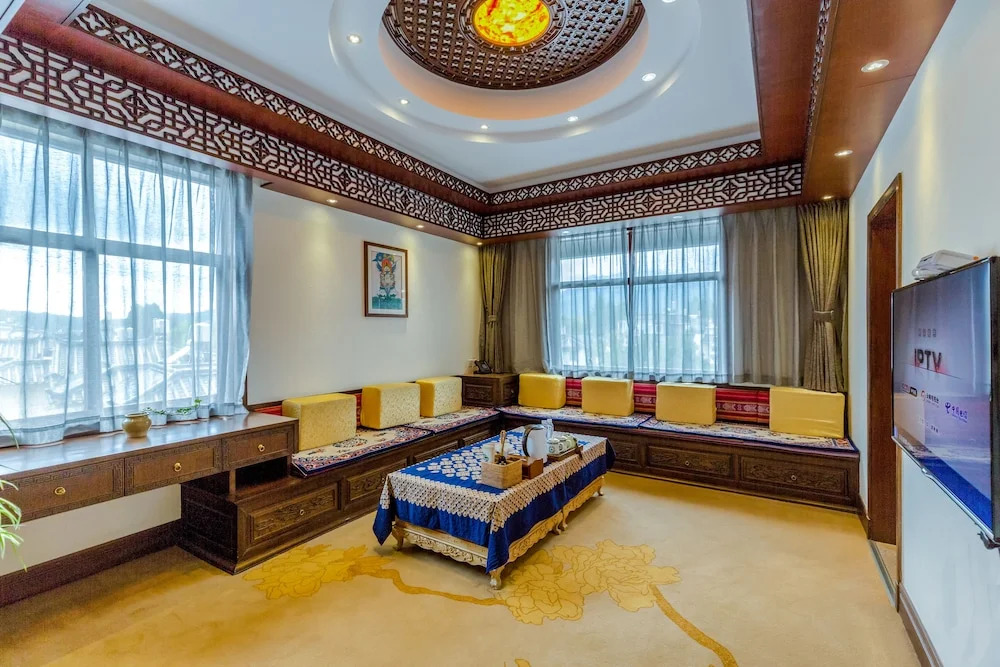 Zuixi Pavilion Travelling With Hotel