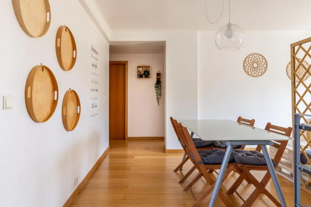 One Bedroom Apartment with Stunning River Views and Private Rooftop!
