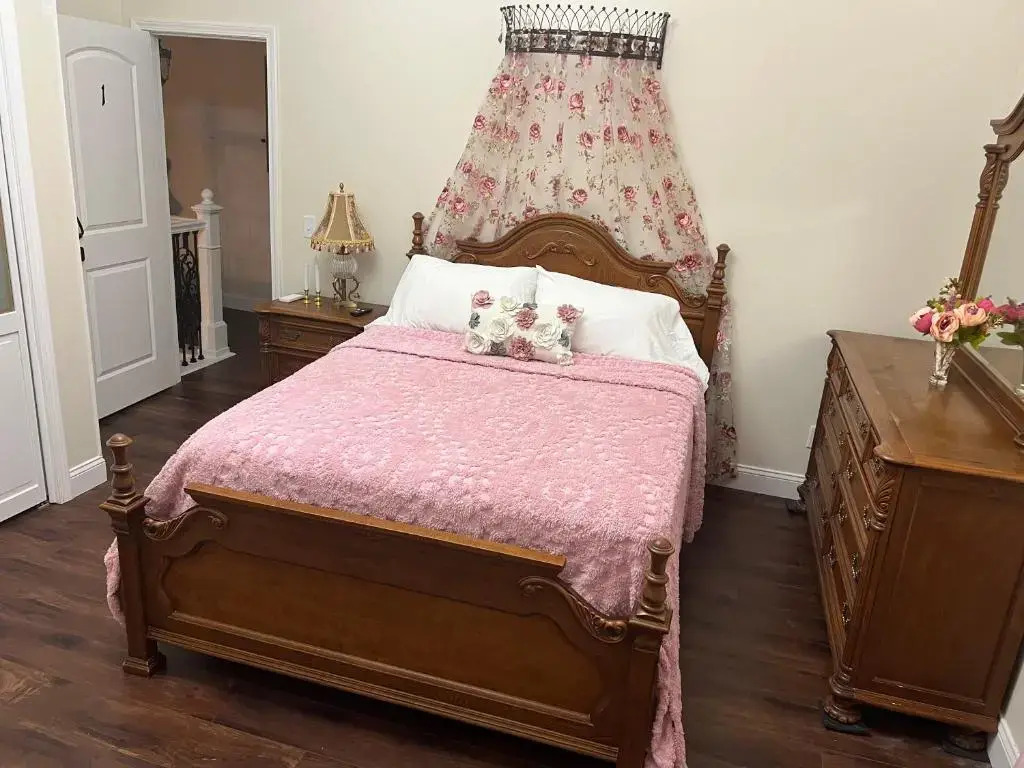 Holland Farmhouse Inn B&B