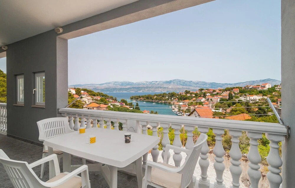 Awesome Apartment in Supetar-splitska With 1 Bedrooms and Wifi