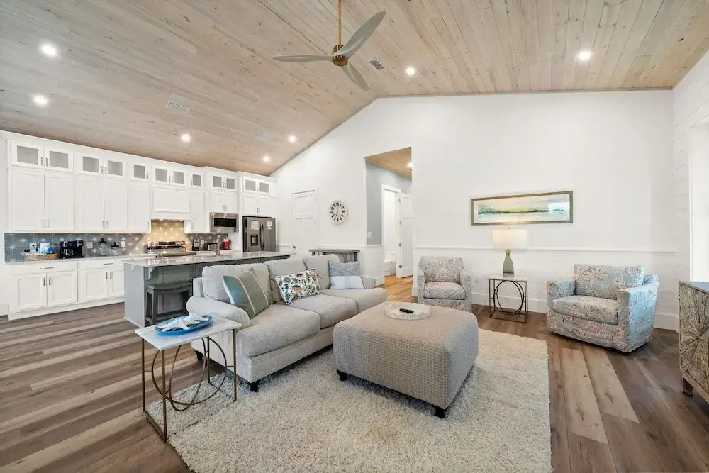 Luxury 4BR, Across street from beach, Sleeps 10!