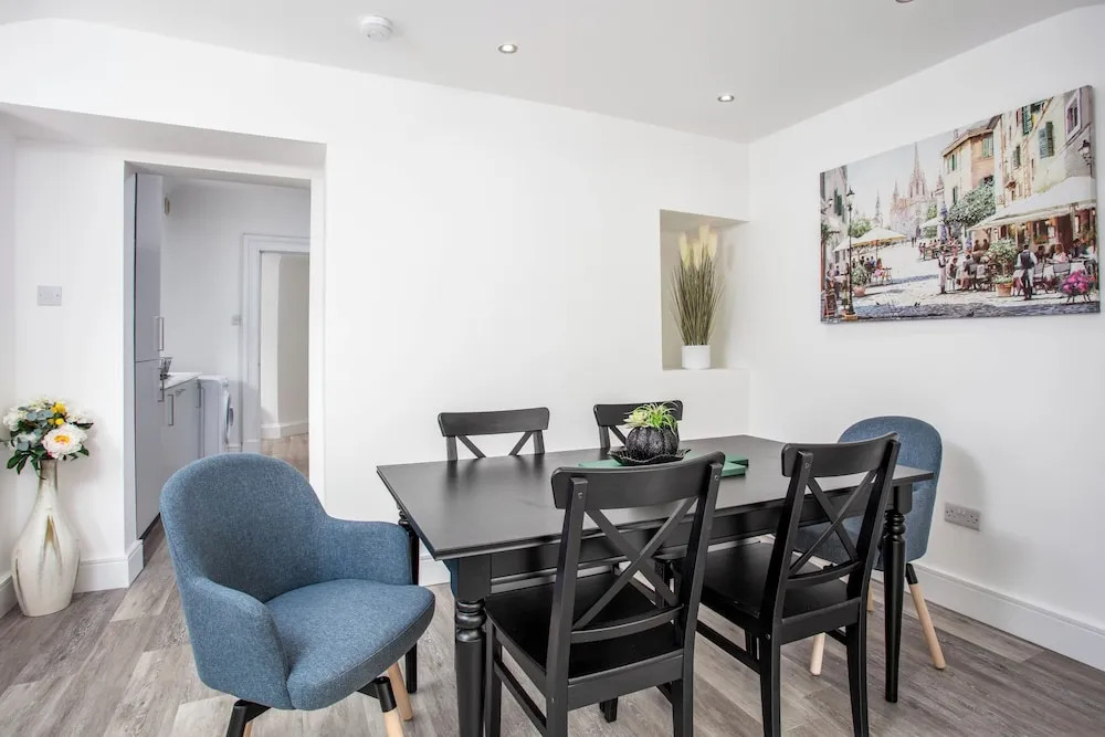 St Meddans Mews - Donnini Apartments
