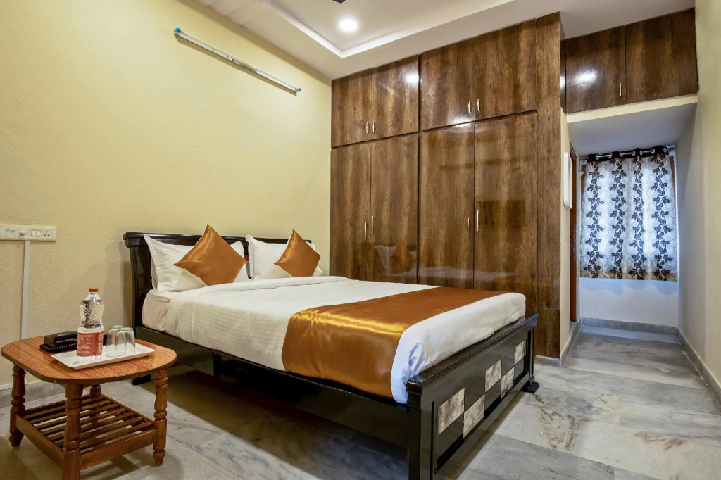 OYO 13550 Hotel Pushpa Grand