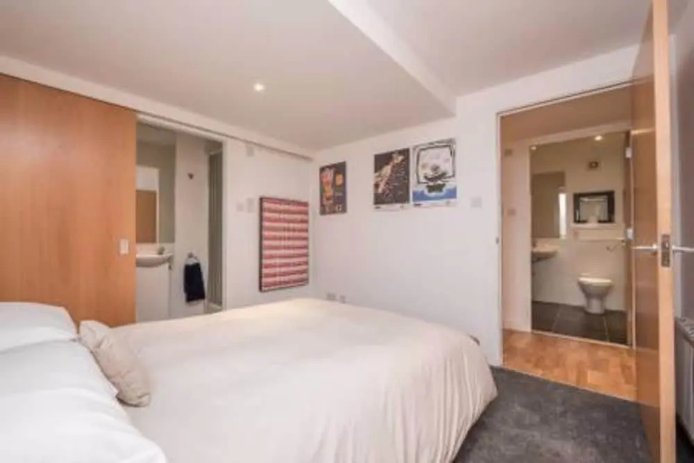 2 Bedroom Apartment Off Royal Mile