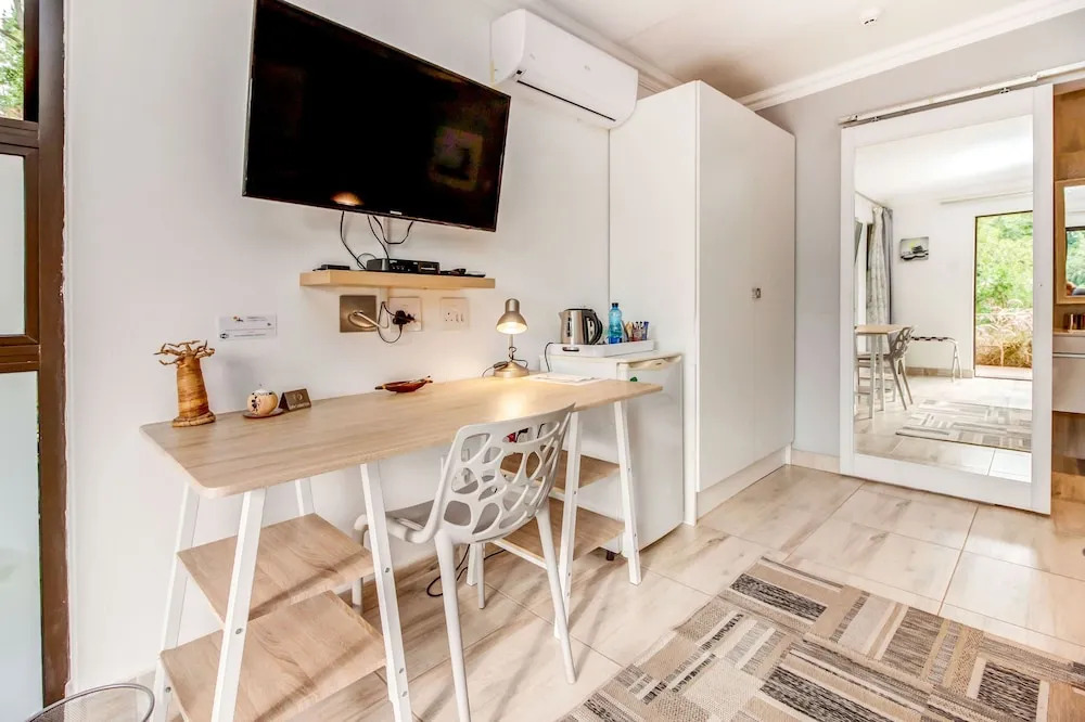 Sitatunga Guest Lodge - Sandton - Airport Shuttle - Solar & Borehole
