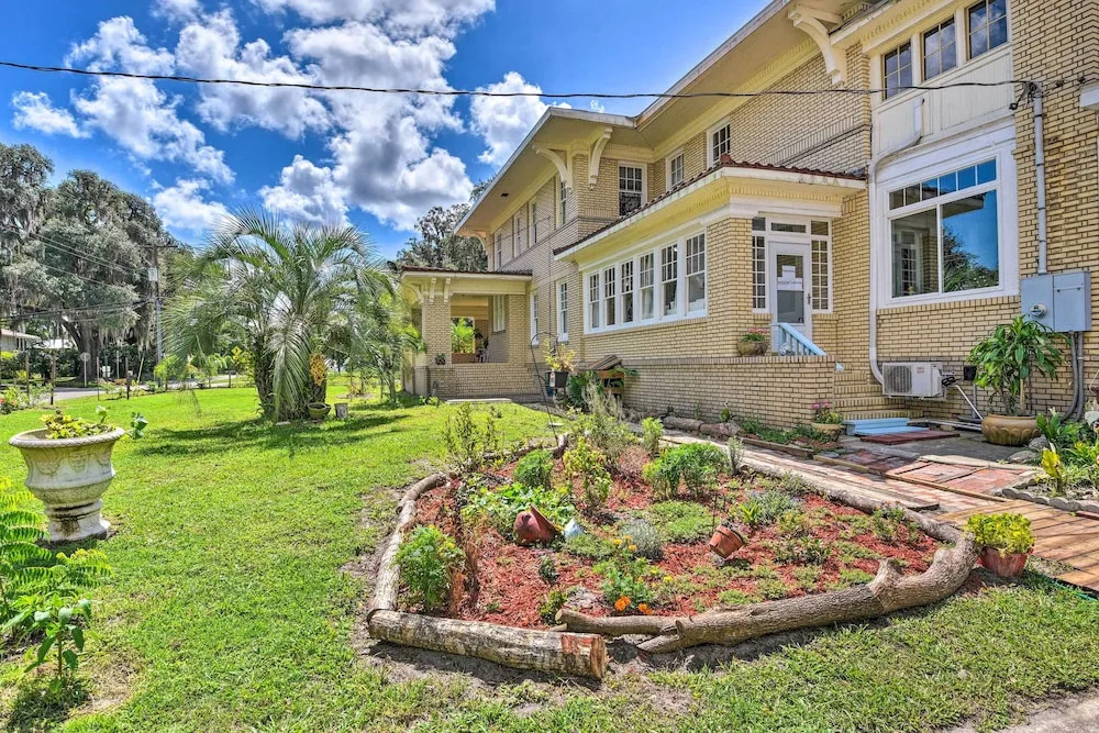 Historic Crescent City Studio - Lakefront w/ Dock!